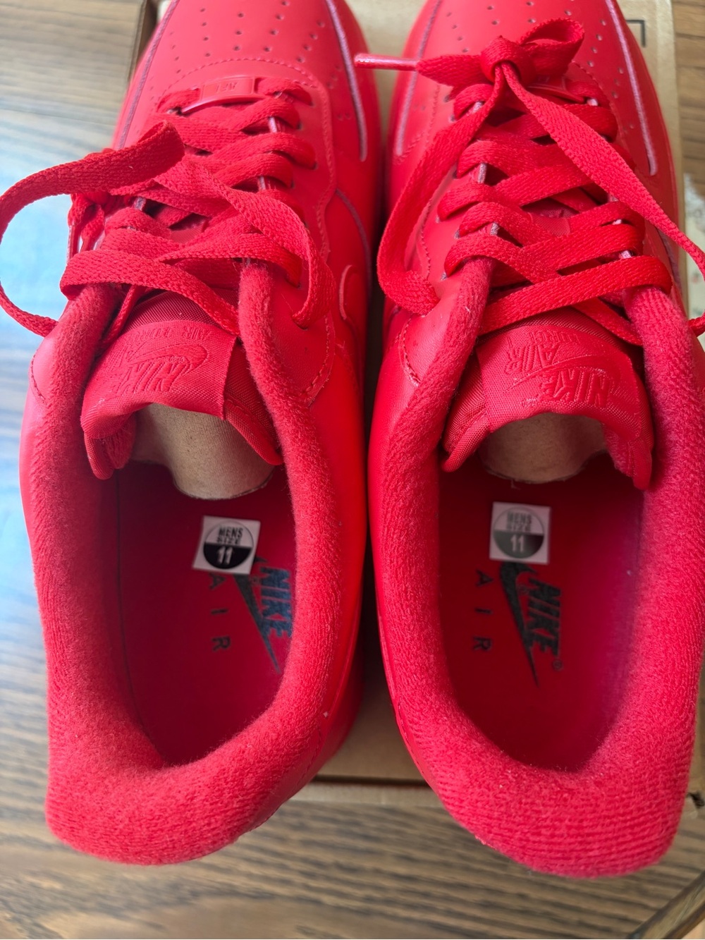 Nike Men's Air Force 1 Triple Red University Red Sneakers Size 11 New - Picture 6 of 7